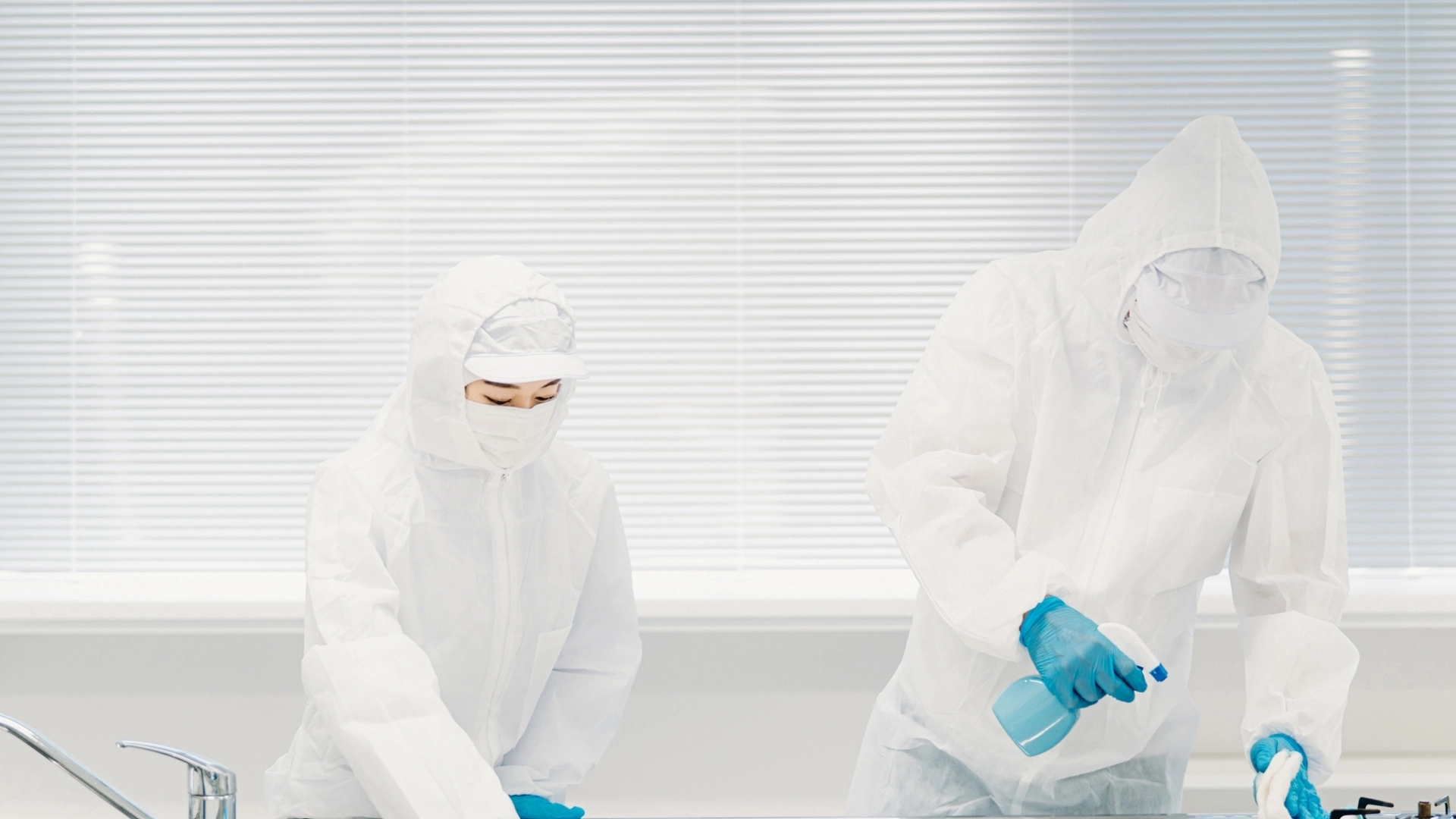 橋の清掃の様子